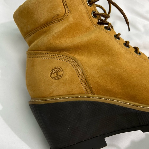 Timberland Women's Tan Wedge Boots size 6.5 - Picture 4 of 5